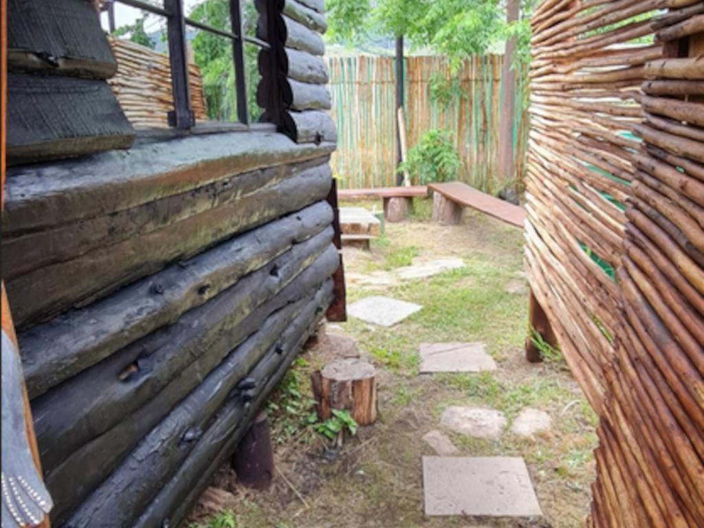 Tsitsikamma Wolf Sanctuary Eco Cabins & Teepees Stormsrivier Exterior foto